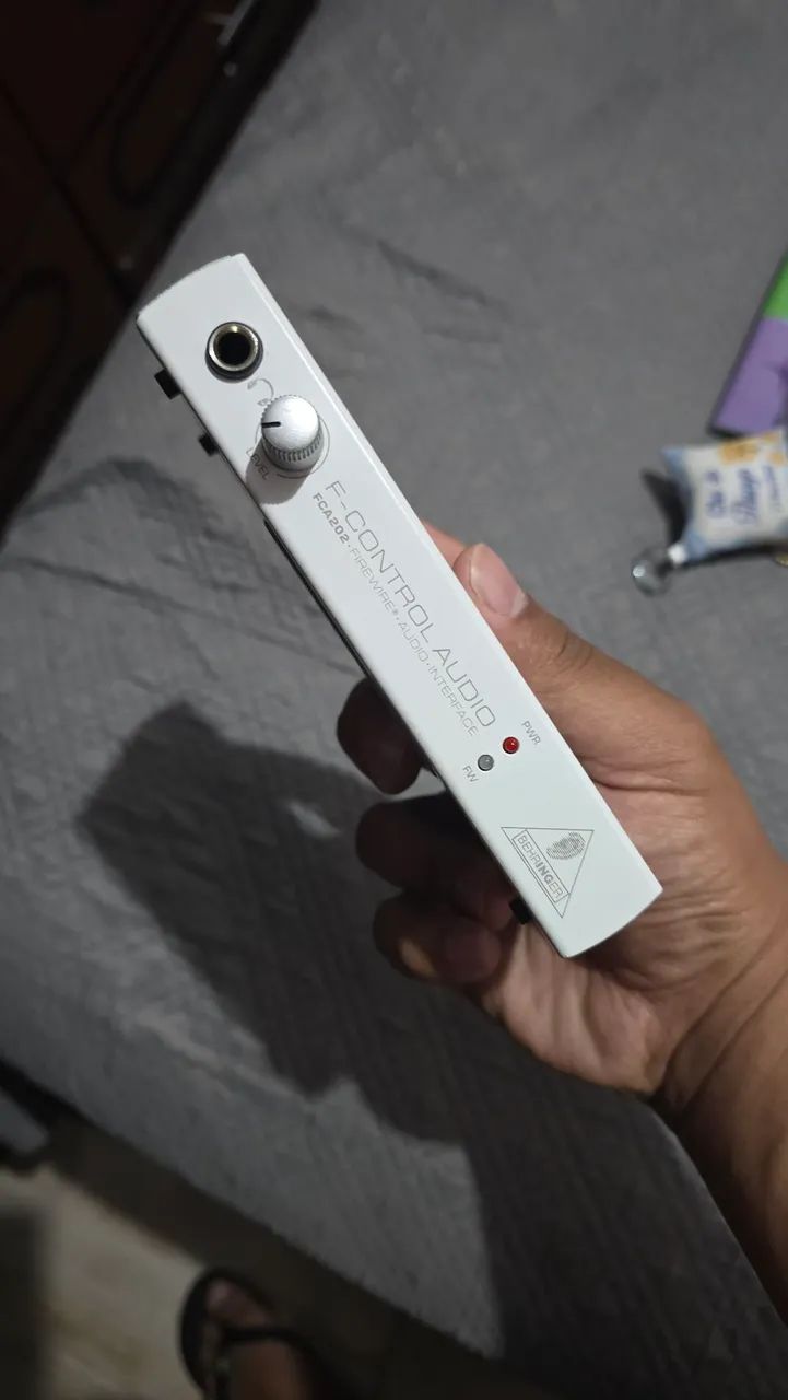 Interface Behringer Firewire 2 canais - Foto 2