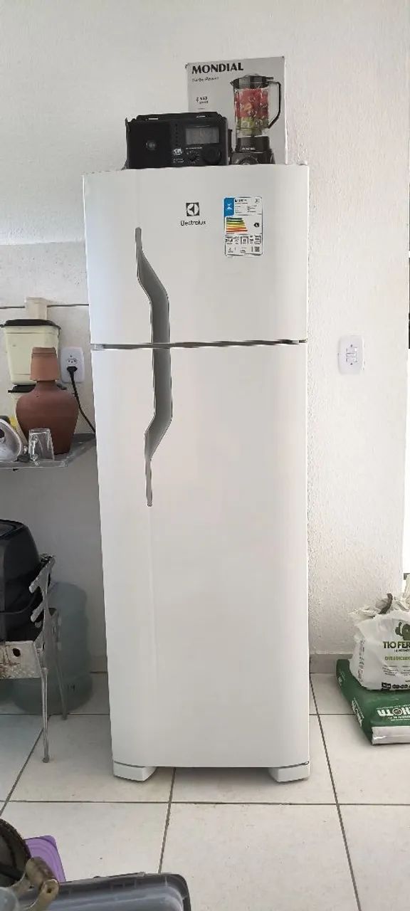 Geladeira em estado de nova