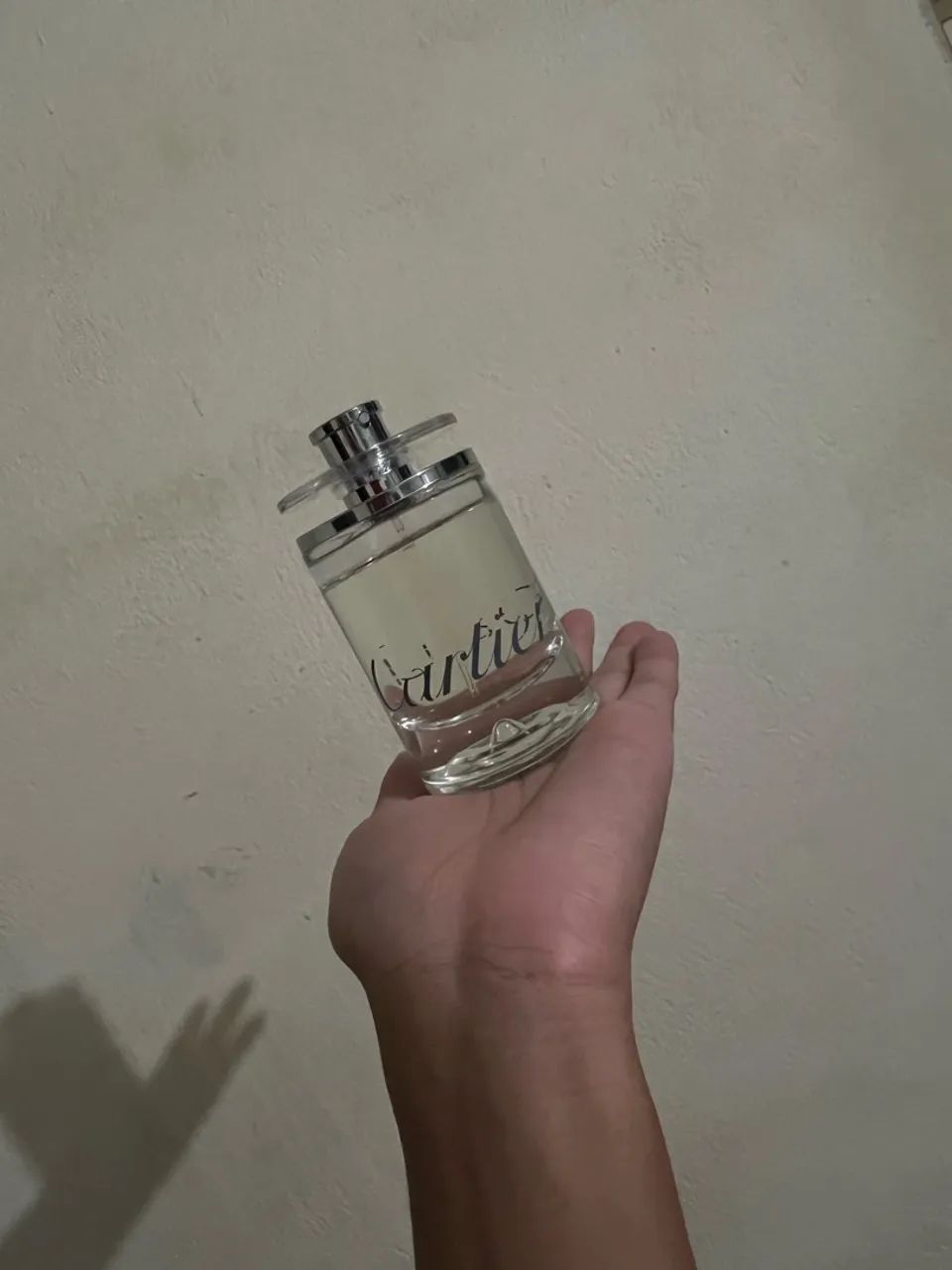 Perfume Cartier amadeirado