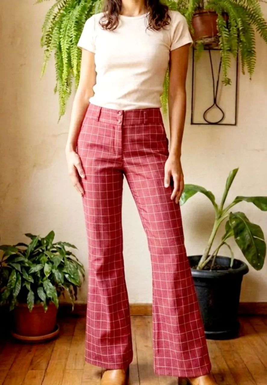 Calça xadrez modelo flare 