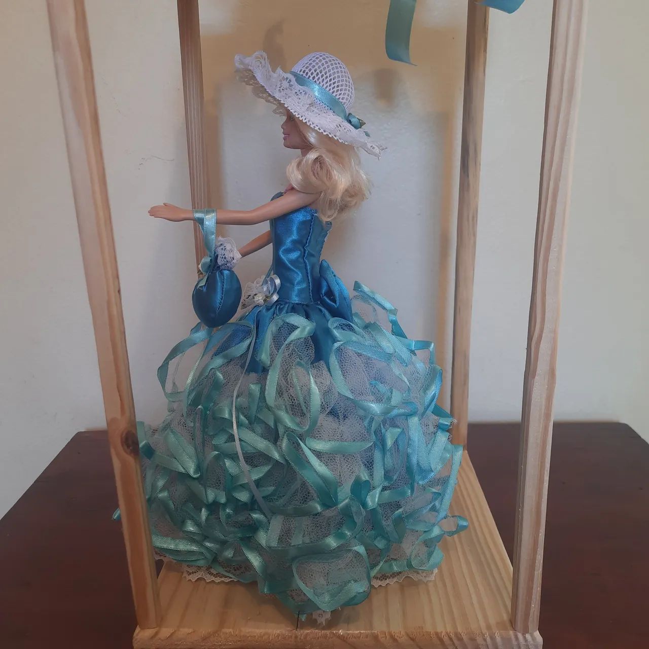 Boneca Barbie Dama de Época  - Foto 5
