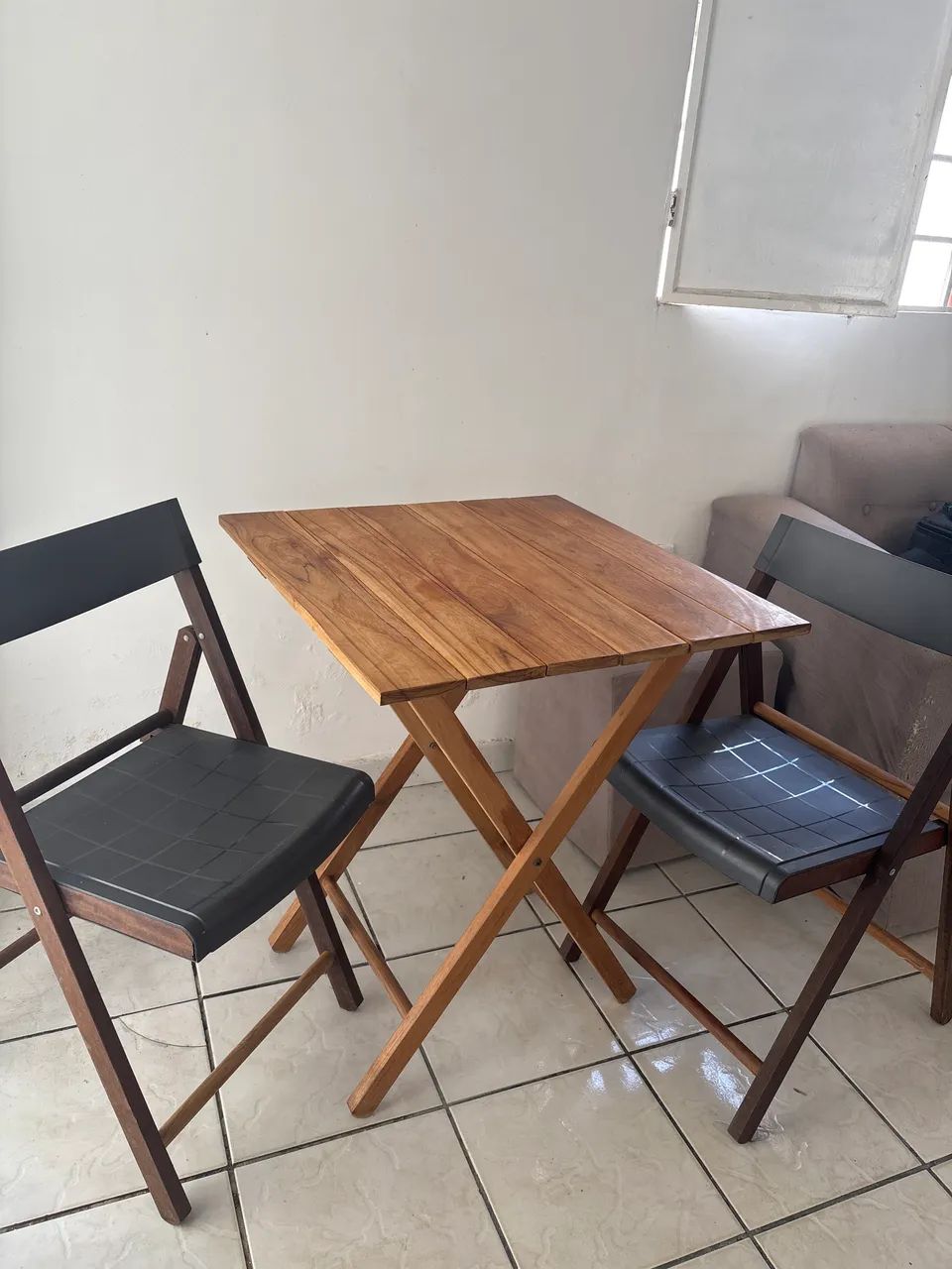 Mesa dobr ável com 2 cadeiras  - Foto 2