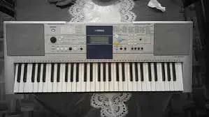 Vende-se teclado Yamaha - Foto 2
