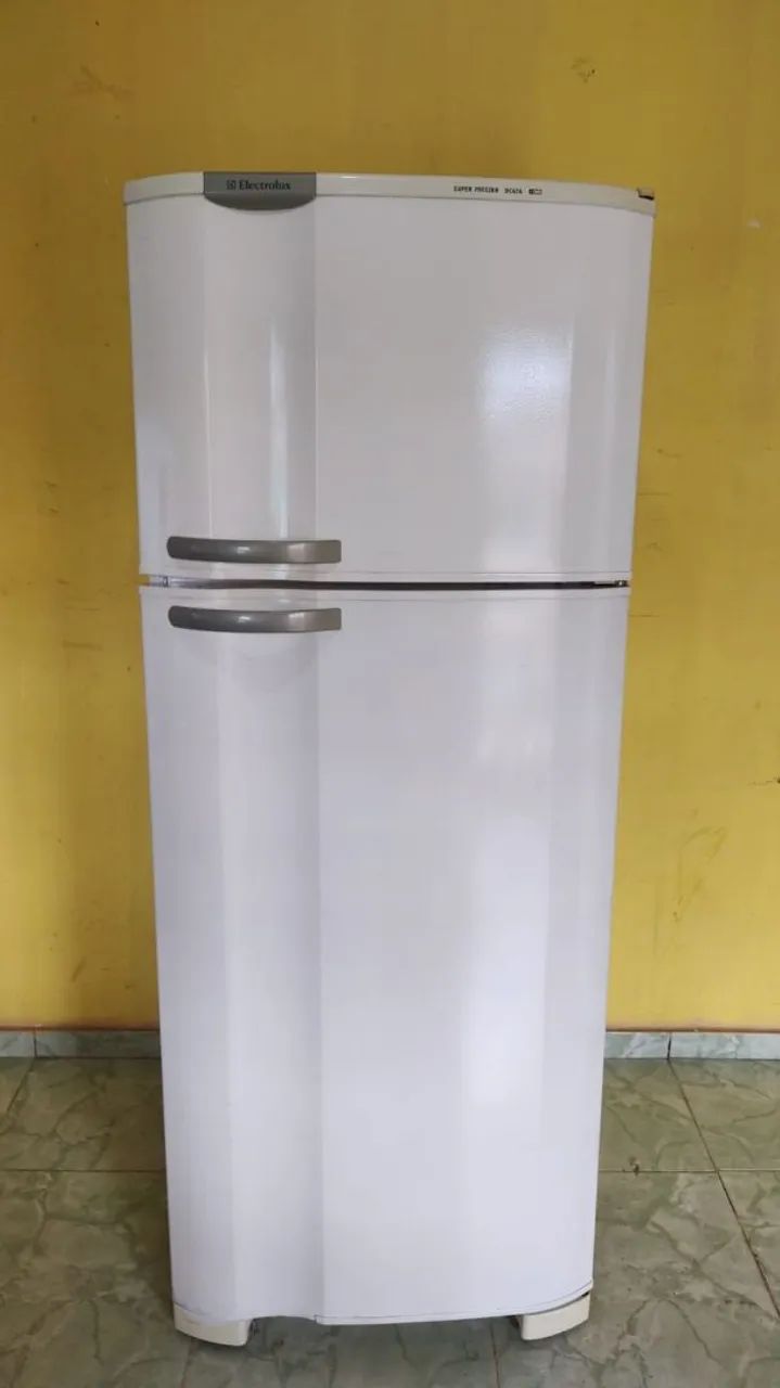 Geladeira Electrolux gelo seco funcionando 