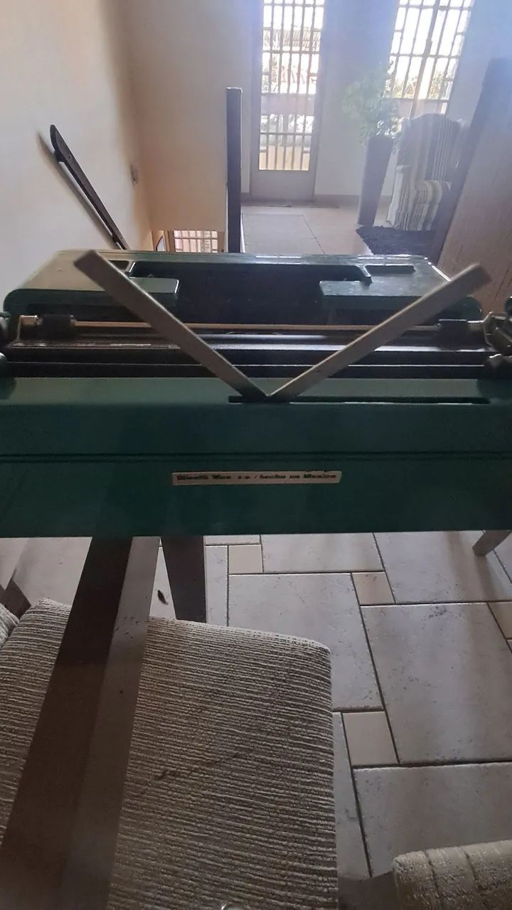 Maquina de escrrver Olivetti - Foto 3
