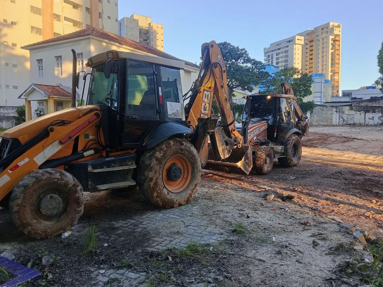 Serviço demolição escavadeira retroescavadeira caçamba - Foto 5