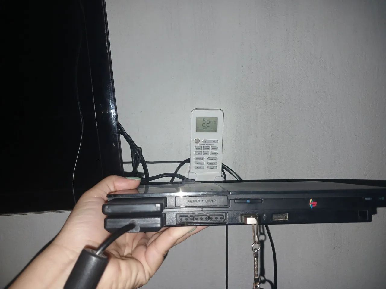 Ps2 com dois controles com memóri cart com adaptador hdmi ! - Foto 2
