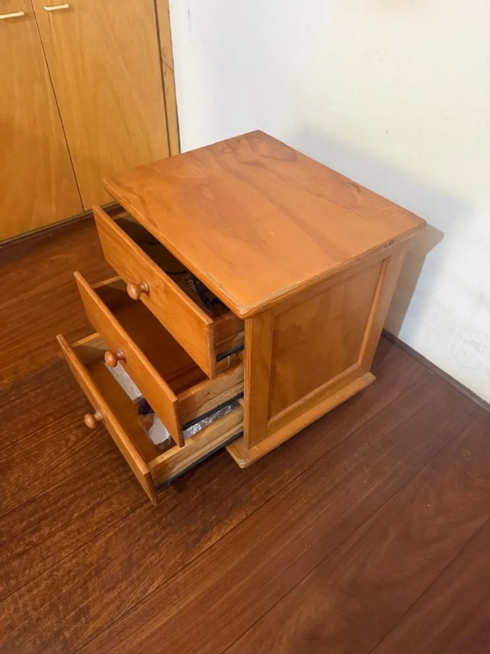 Nightstand470069701992130563