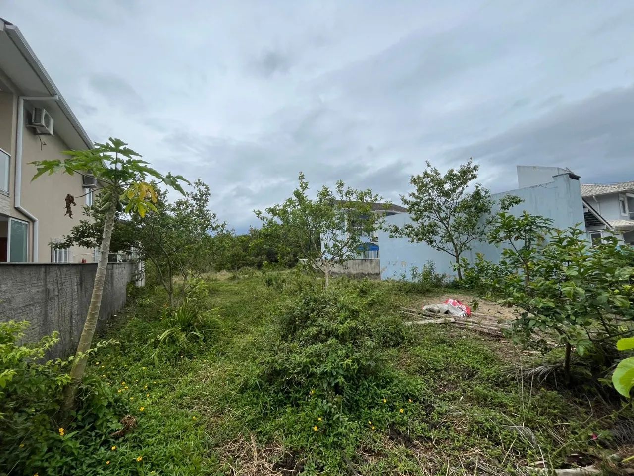 Terreno em Canasvieiras com 450 m² Plano e Pronto para Construir - Foto 3