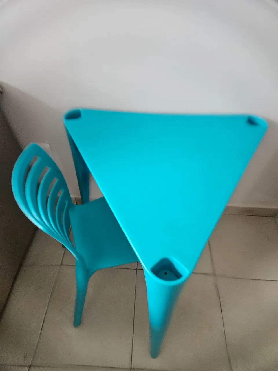 Conjunto mesa triangular e cadeira infantil Tramontina