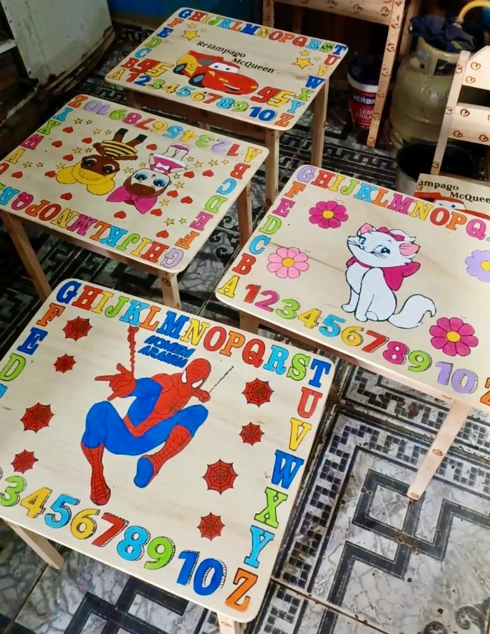 Kit Infantil Mesa com cadeirinha Temático Madeira