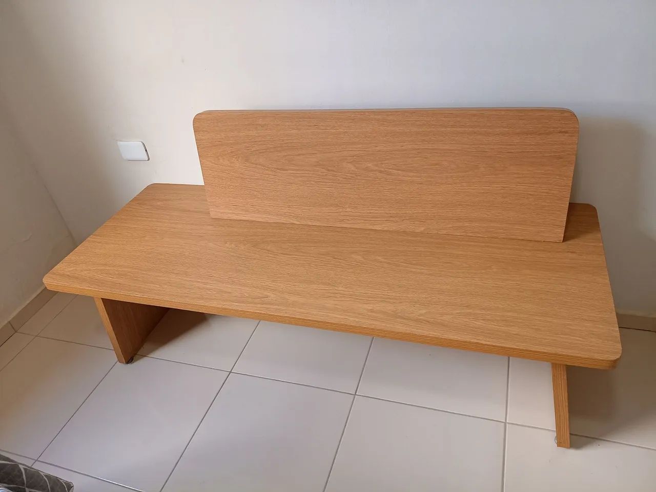 Dois Bancos de Madeira com Encosto - Estilo Moderno e Sofisticado - Foto 5