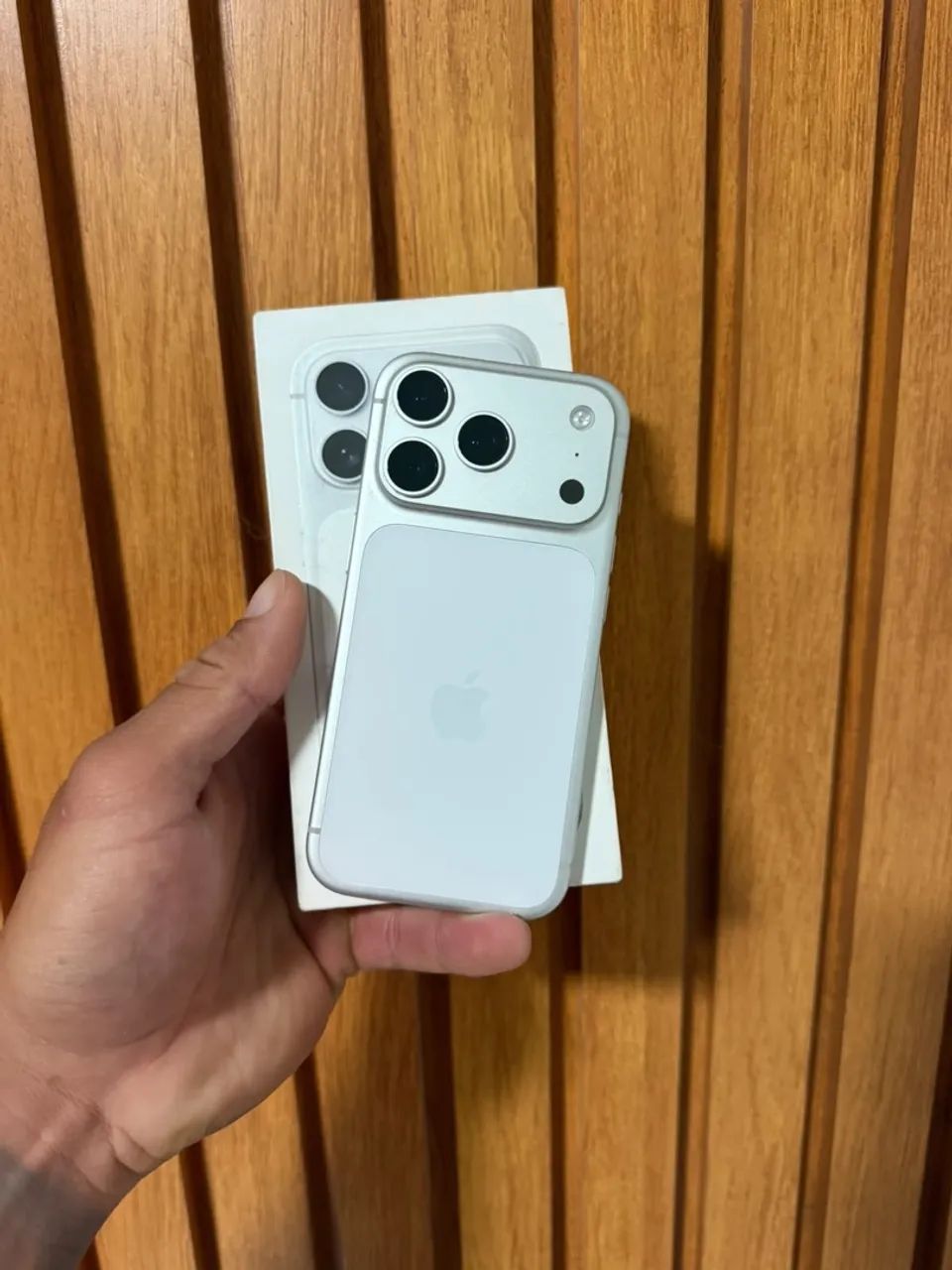 IPHONE 17 PRO - COM CAIXA