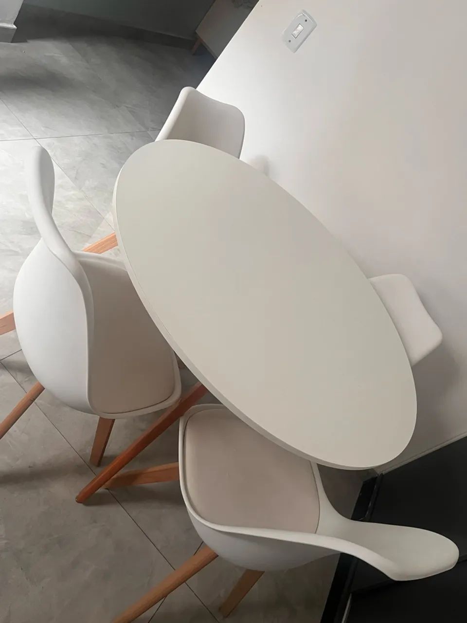 Mesa com 4 cadeiras 