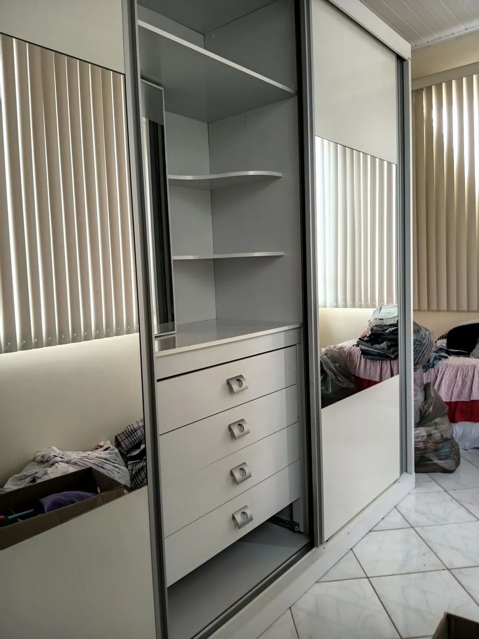 Guarda roupa de casal com espelho  - Foto 3