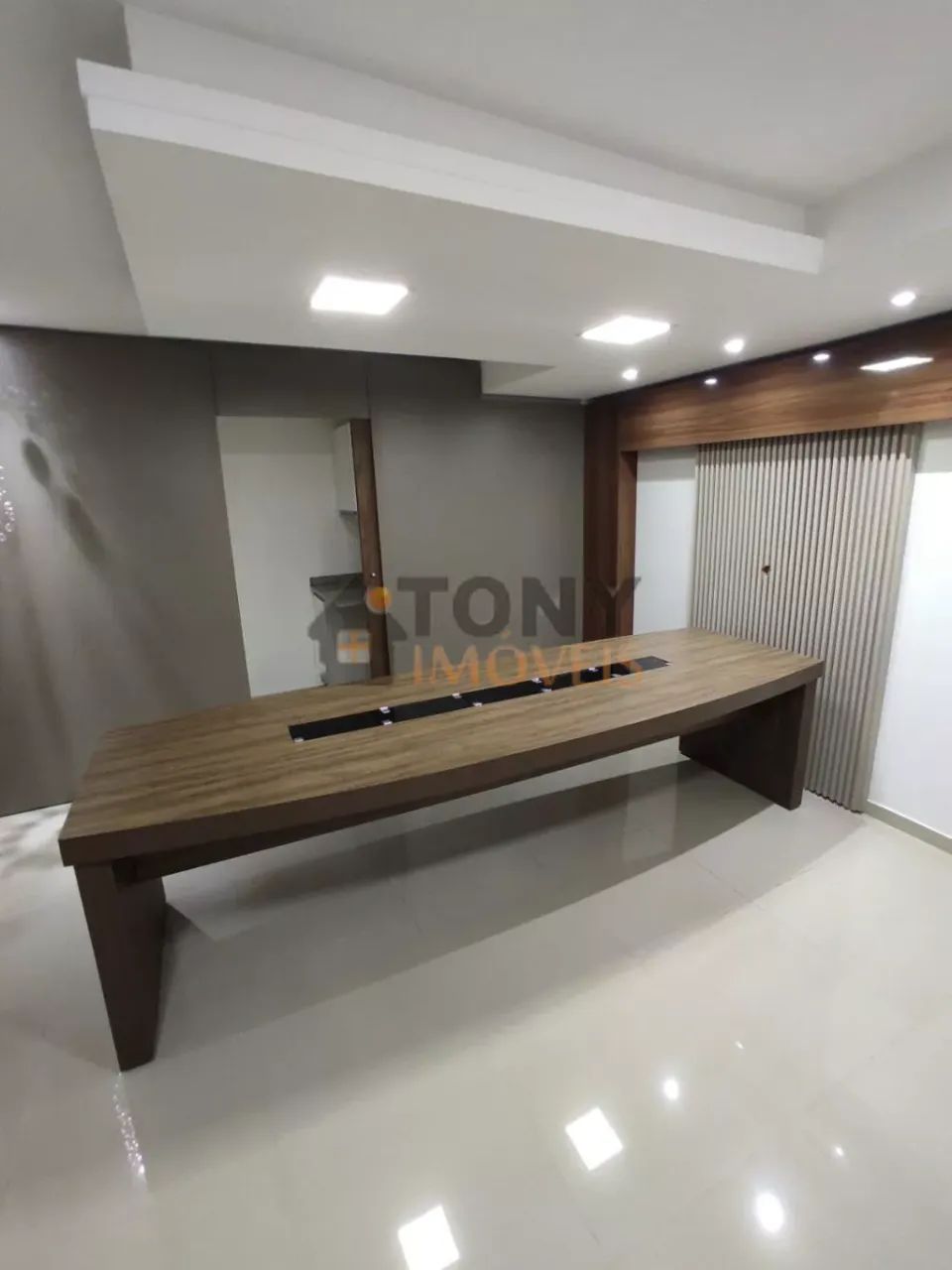CASA COMERCIAL COM 100² - 7 SALAS - 3 BANHEIROS - Foto 2