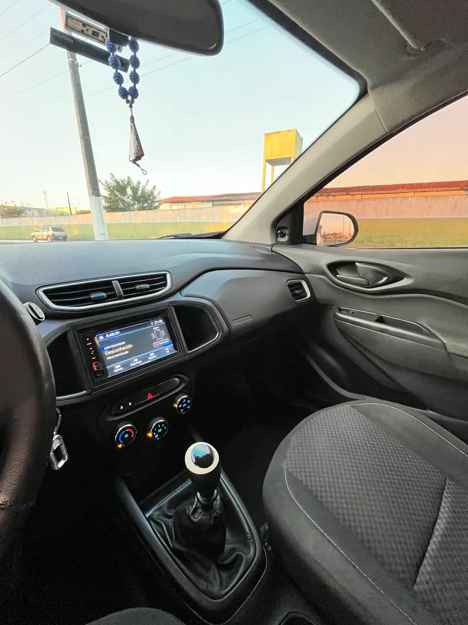 Chevrolet Onix Hatch LT 1.0 8V Flex Mec. 4P 2017 - Foto 2