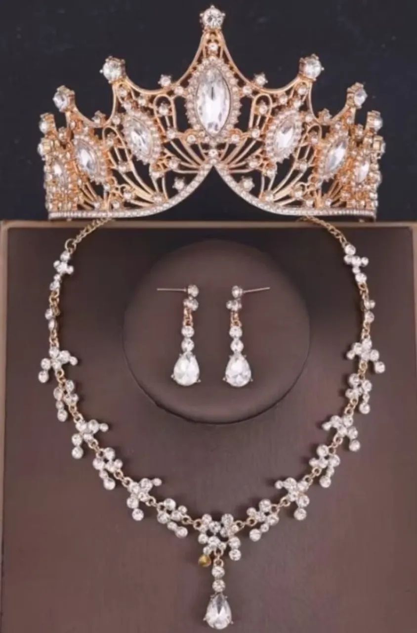 Conjunto Coroa, Colar e Brincos 