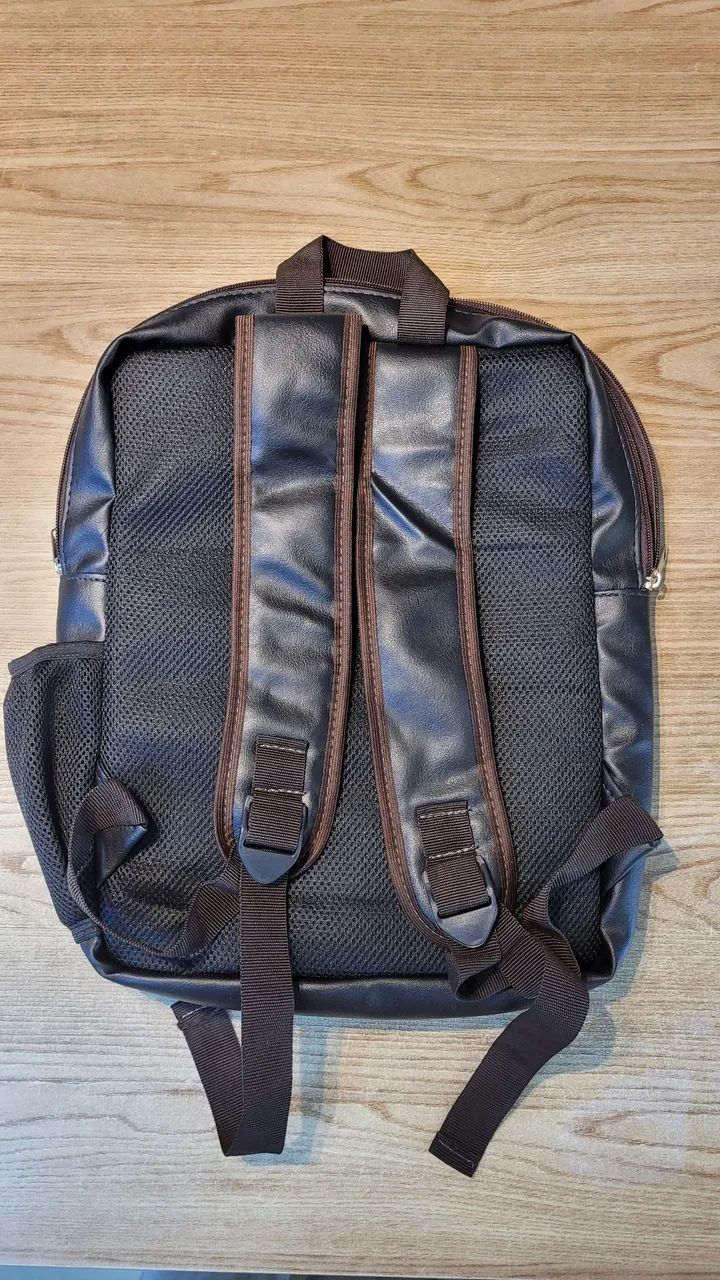 Mochila Couro Sintético Nova - Foto 2