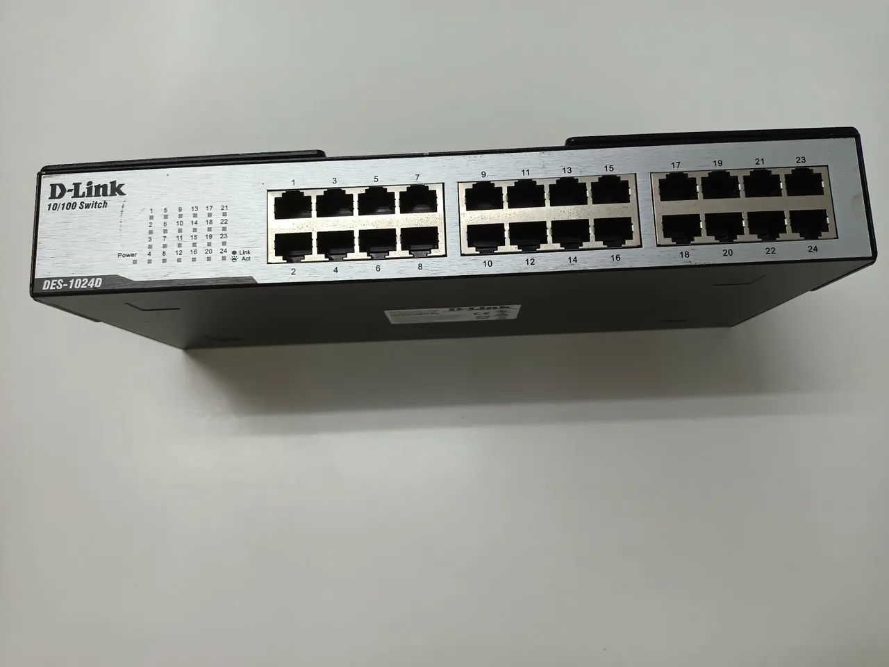 Switch D-Link DES-1024D 24 Portas Fast Ethernet  - Foto 2