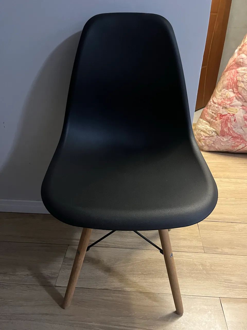  Kit Mesa em L Estilo Industrial + Cadeira Eames - Foto 2