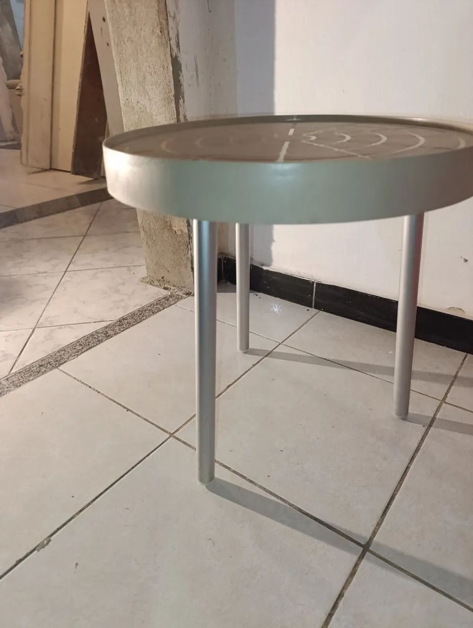 Mesinha de canto redonda 