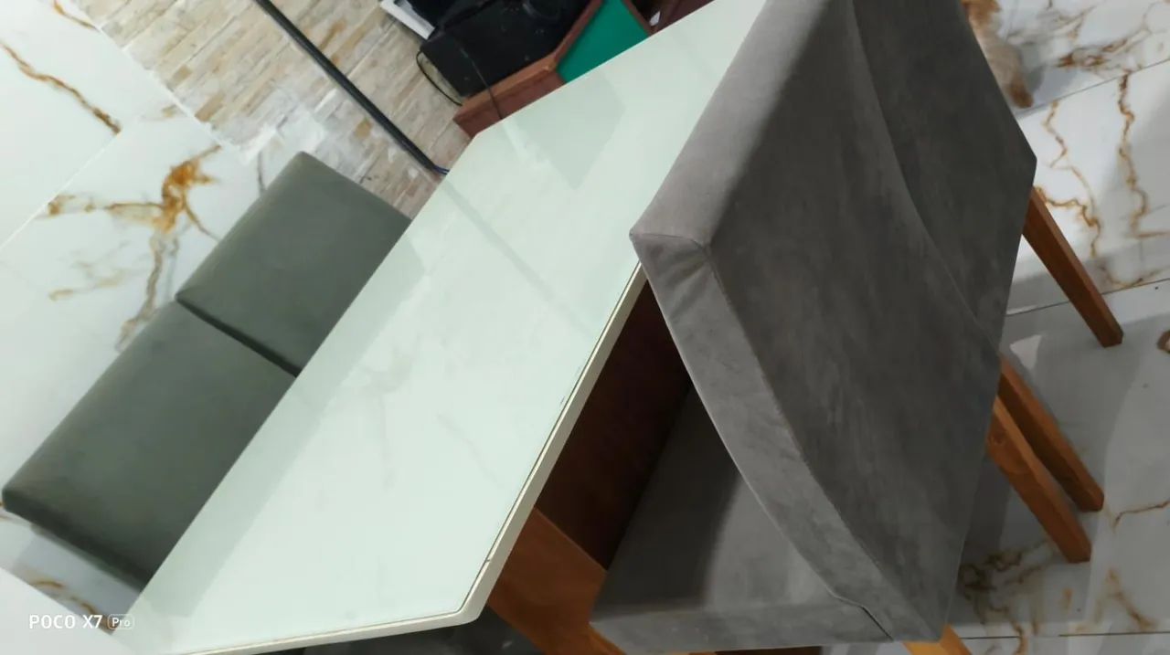 Mesa laqueada de vidro+ 4 cadeiras