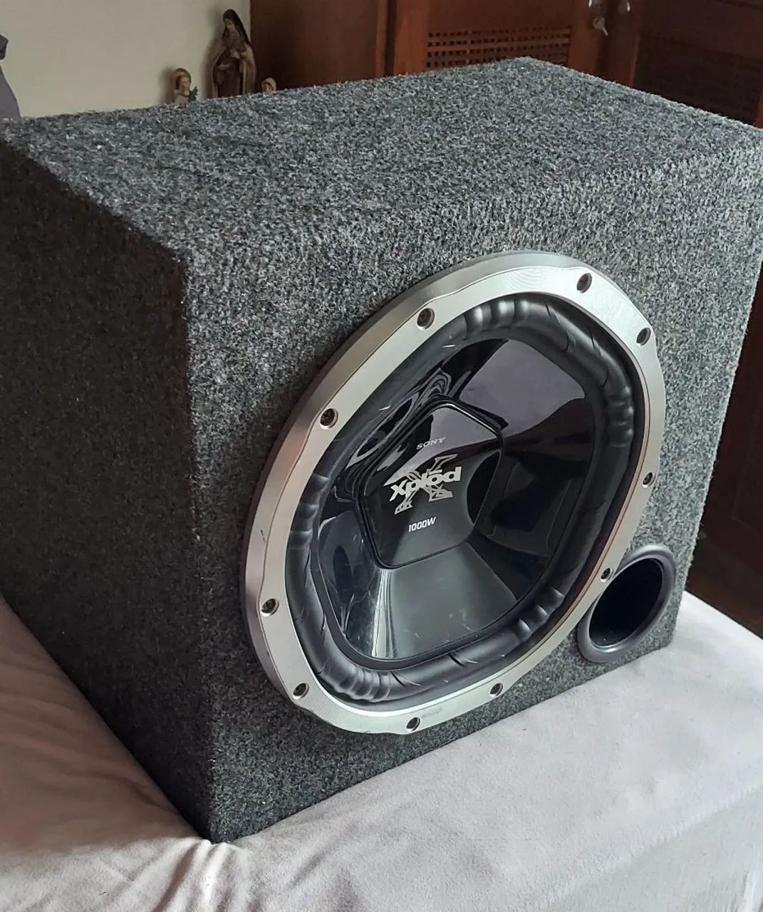 Caixa de som com subwoofer 12" Sony Xplod dutada sem módulo. 