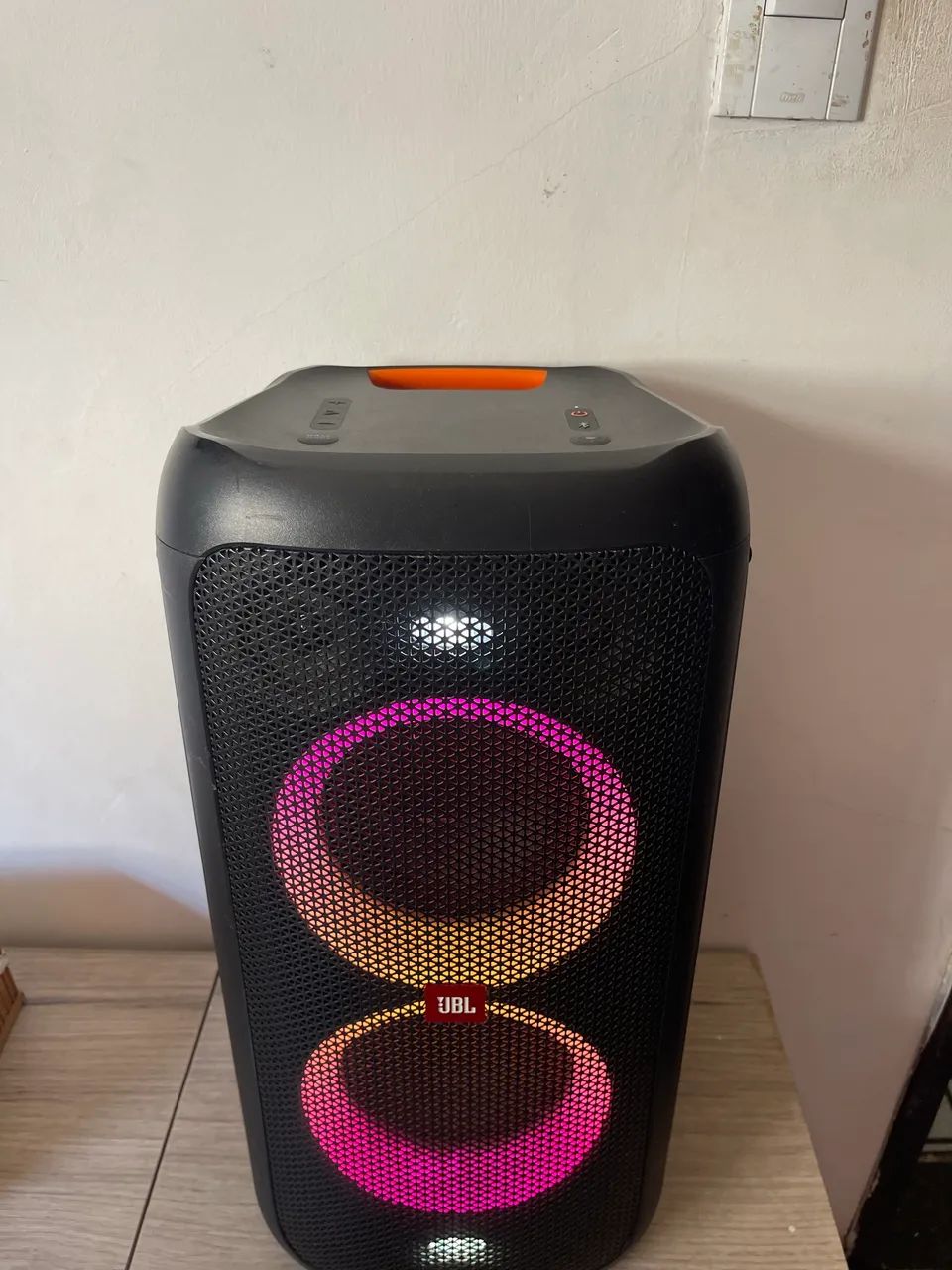 JBL PartyBox 100 中古　傷汚れあり！！ Jbl Partybox 100 | Cartão até 18x | Analiso trocas - Aparelhos de