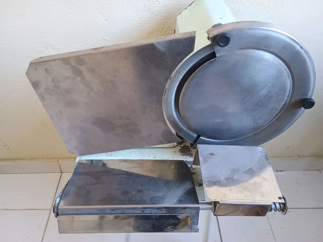 Fatiador de frios profissional funcionando perfeitamente 