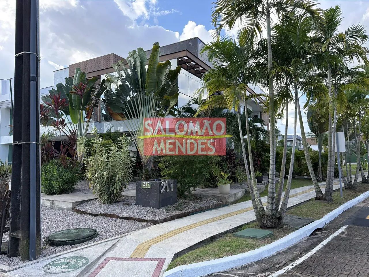 Casa de luxo no Montenegro Boulevard com 450 m² em Belém
