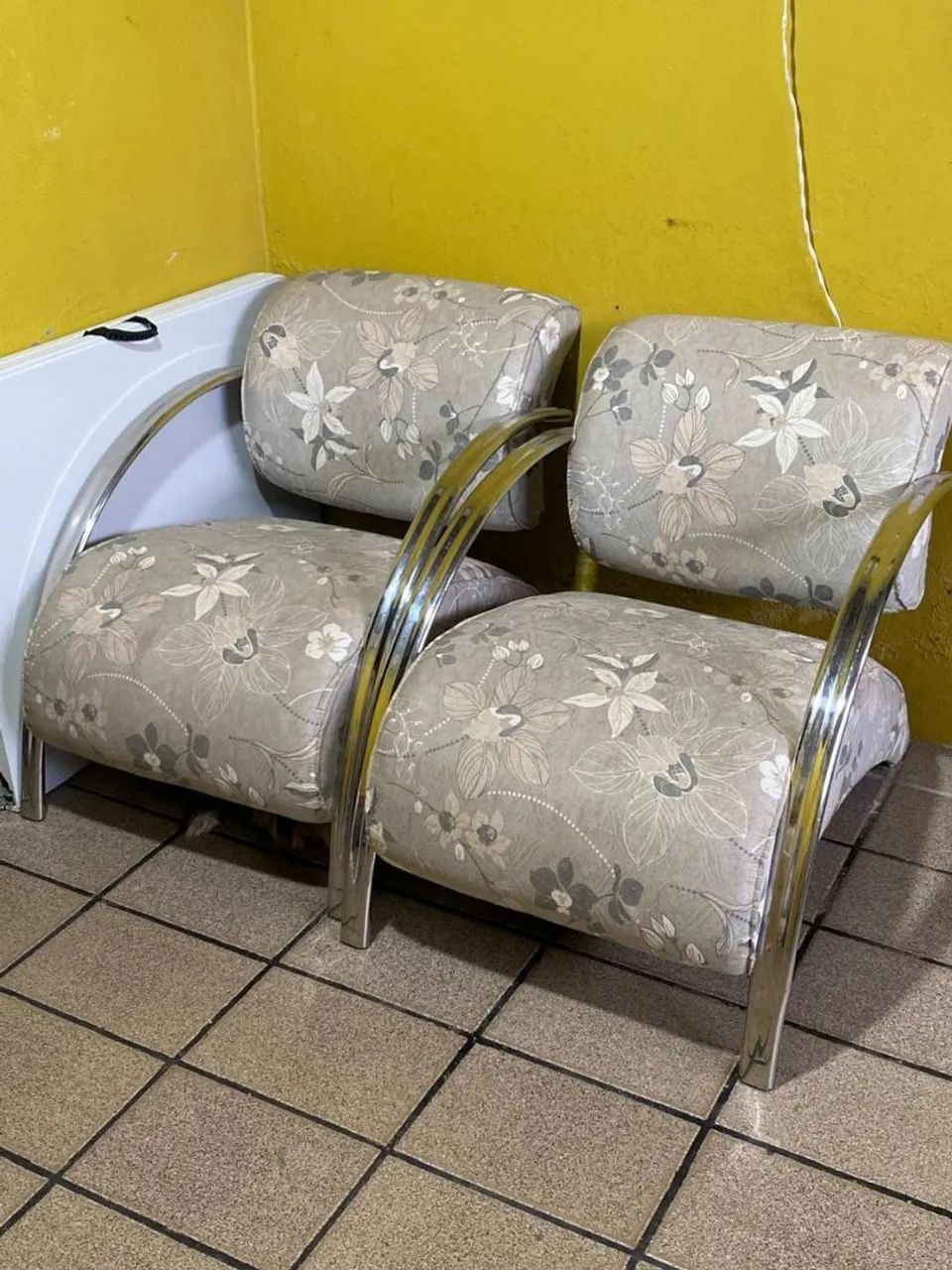 Duas poltronas $230