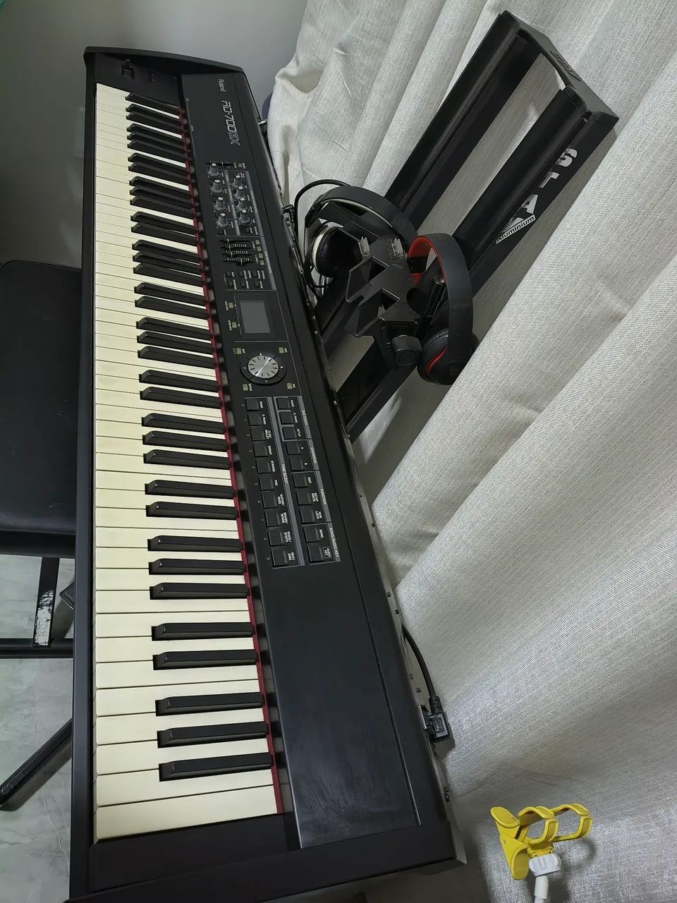 Roland -  RD 700 GX + Suporte Stay Alumínio para 2 Pianos  - Foto 3