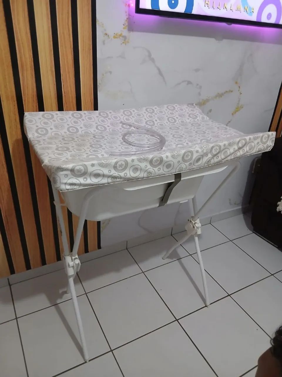Banheira de bebê com suporte 