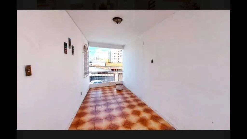 Casa Grande, com 02 Pavimentos e bem Localizada. Ideal para moradia, e ou Empresas. - Foto 3