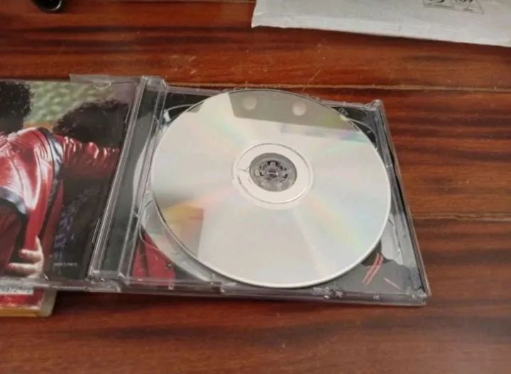 Cd e dvd Michael Jackson comemorativo 25 anos de Thriller  - Foto 3