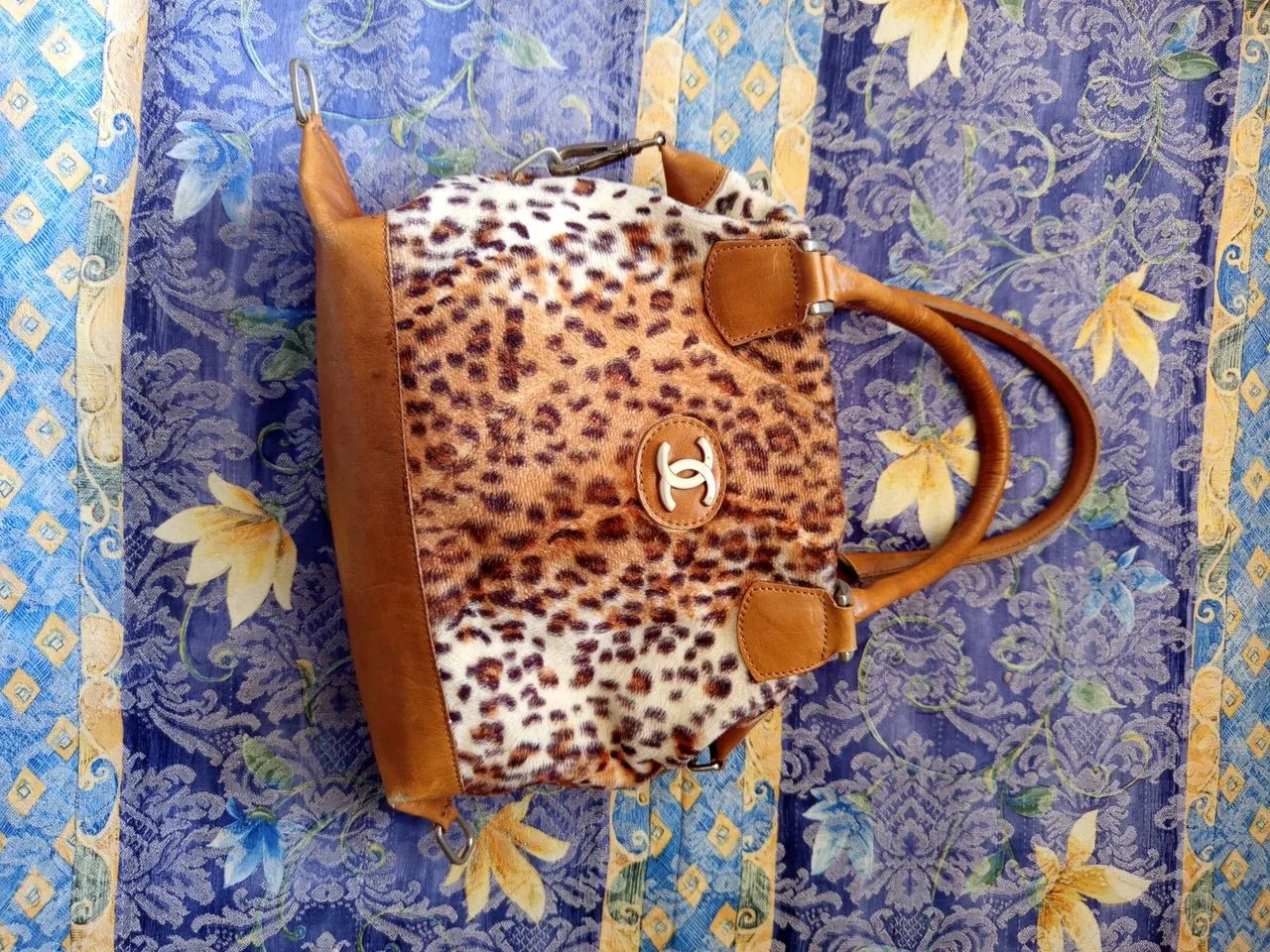 Bolsas feminina tigrada e em couro $45 - Foto 5