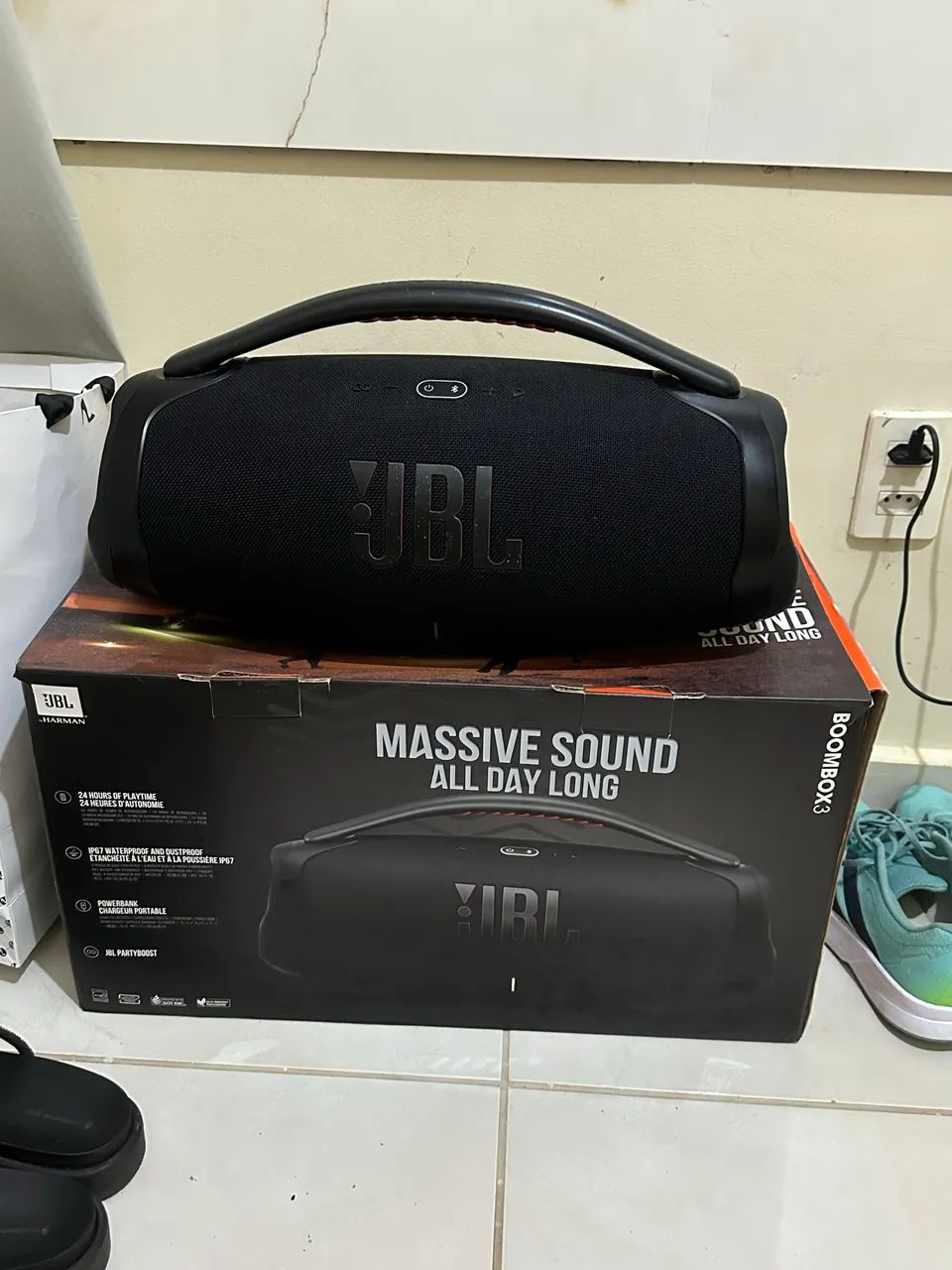 Caixa JBL BOMBOX3 SEMI NOVA E POUCO USADA 