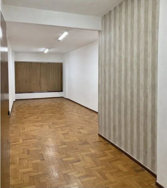 Sala ampla com 34m² e banheiro.  - Foto 3