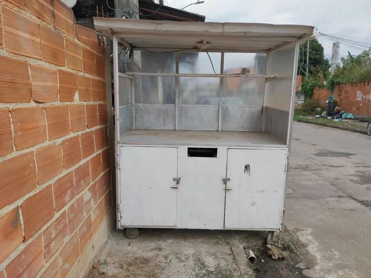 Vende _ uma carrocinha 