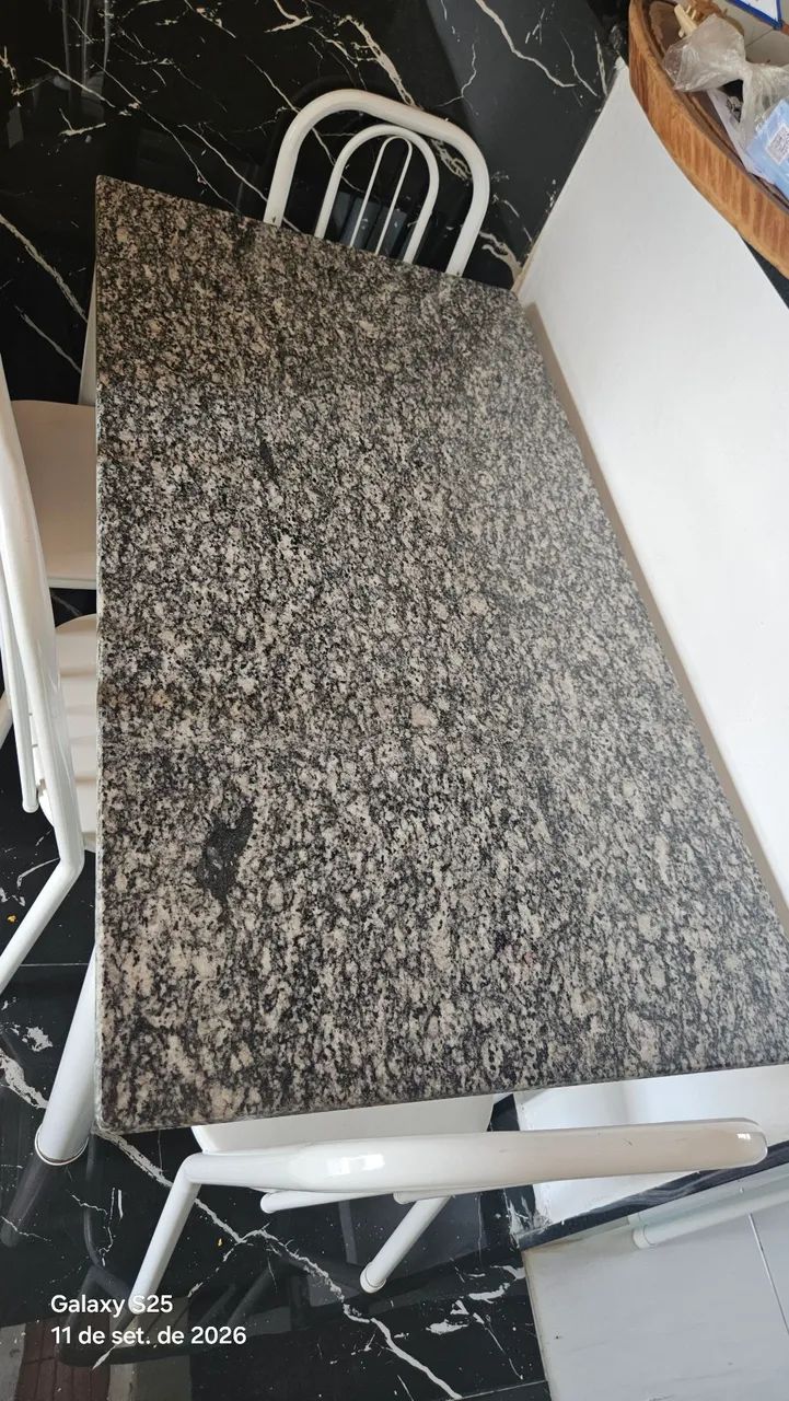 Mesa de mármore  granito  6 cadeiras 