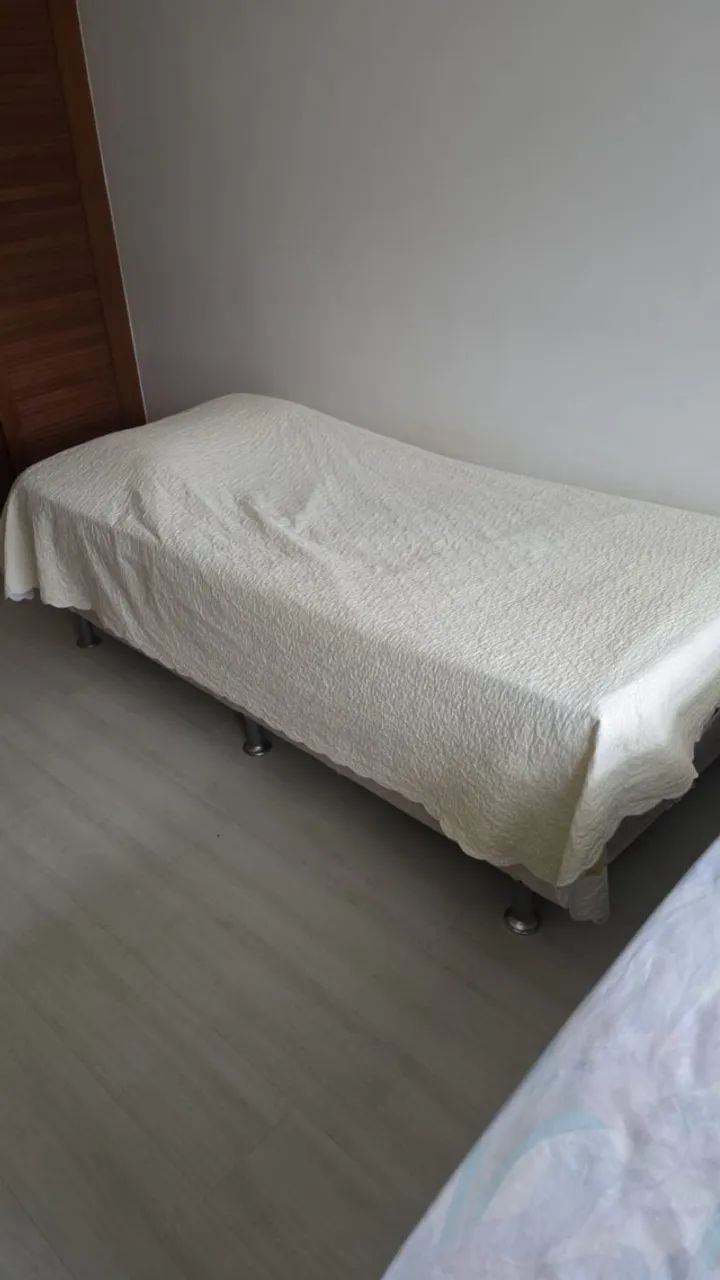 2 camas box em ótimo estado com os colchões retirar no local - Foto 2