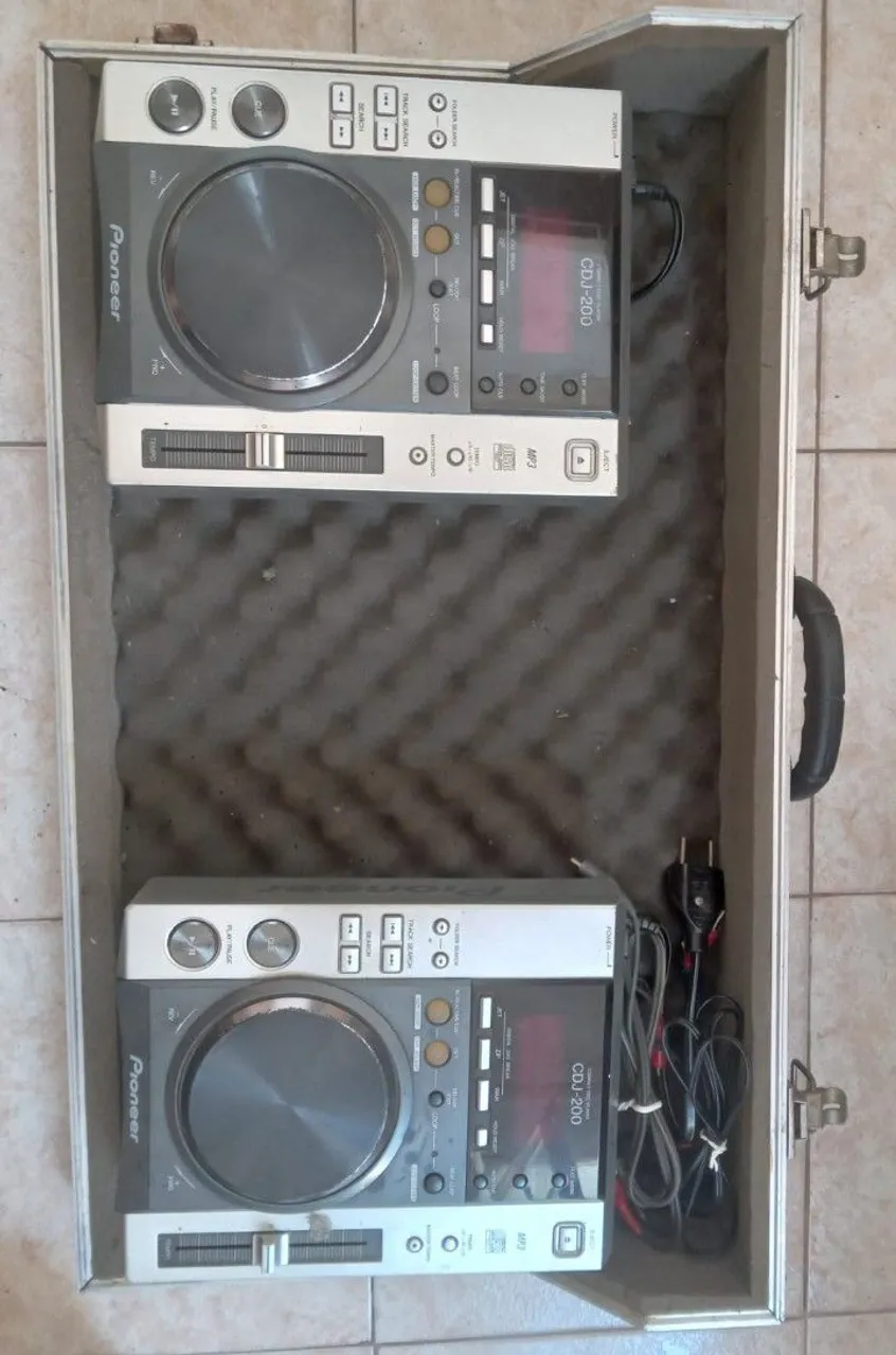 Kit Pionner 2 CDJs 350 + Mixer DJM 400 - Instrumentos musicais