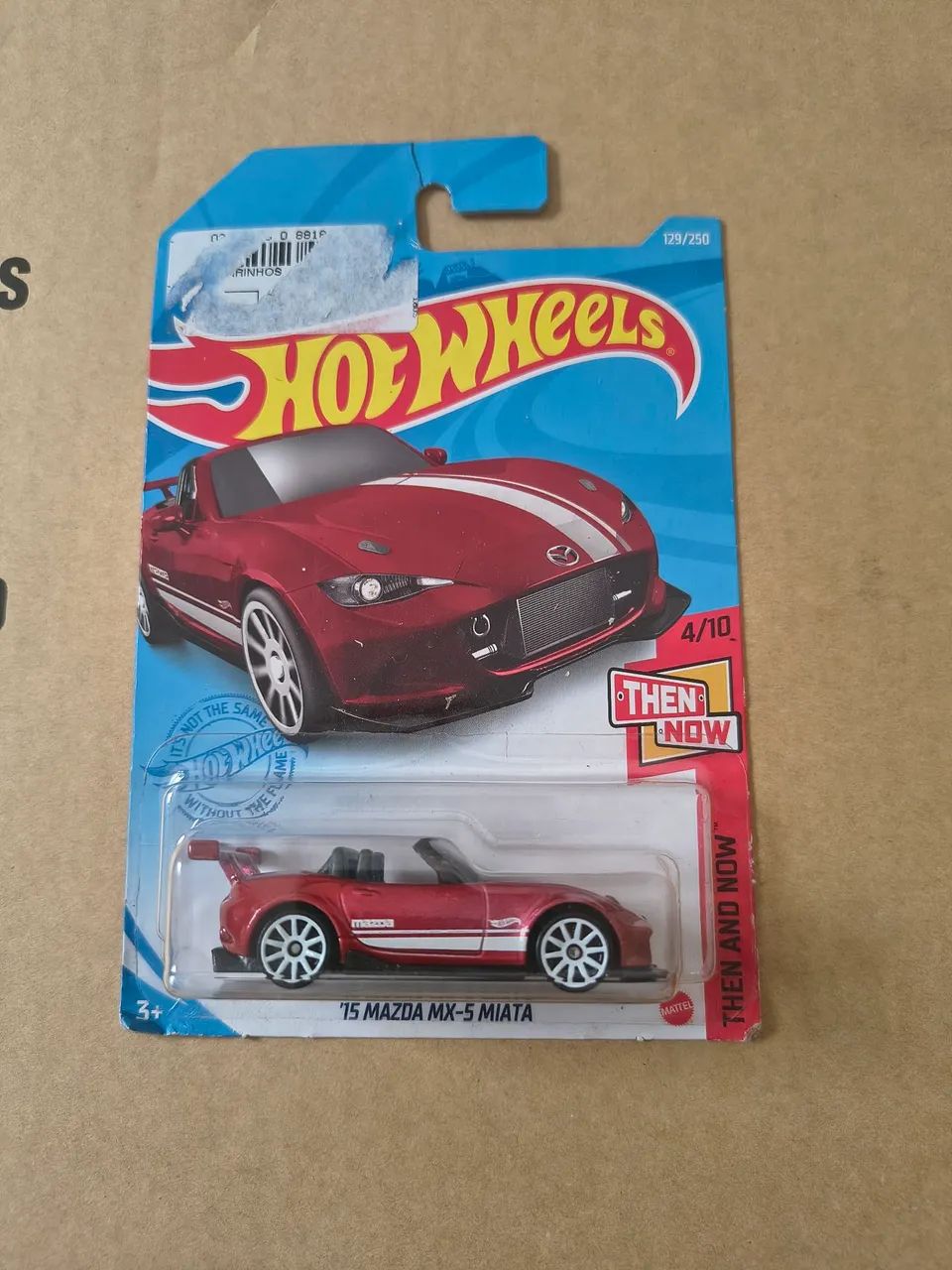 Miniatura Hot Wheels 15 Mazda MX-5 Miata de 2021