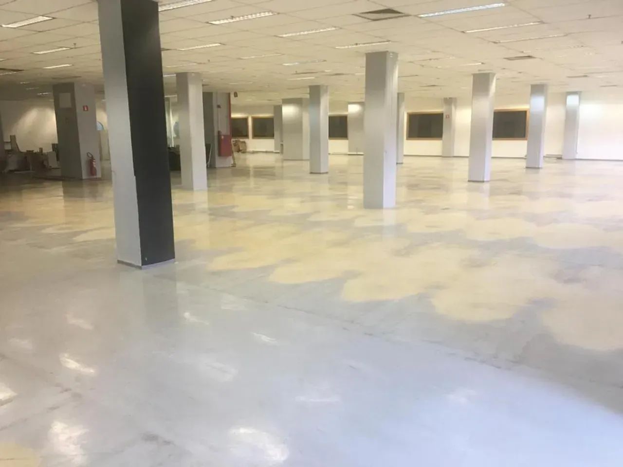Imóvel para aluguel tem 496 metros quadrados