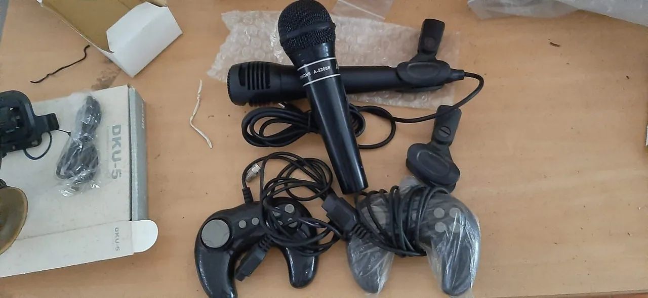 Kit 2 + 2 Microfones e controle para Game Novos - Foto 3