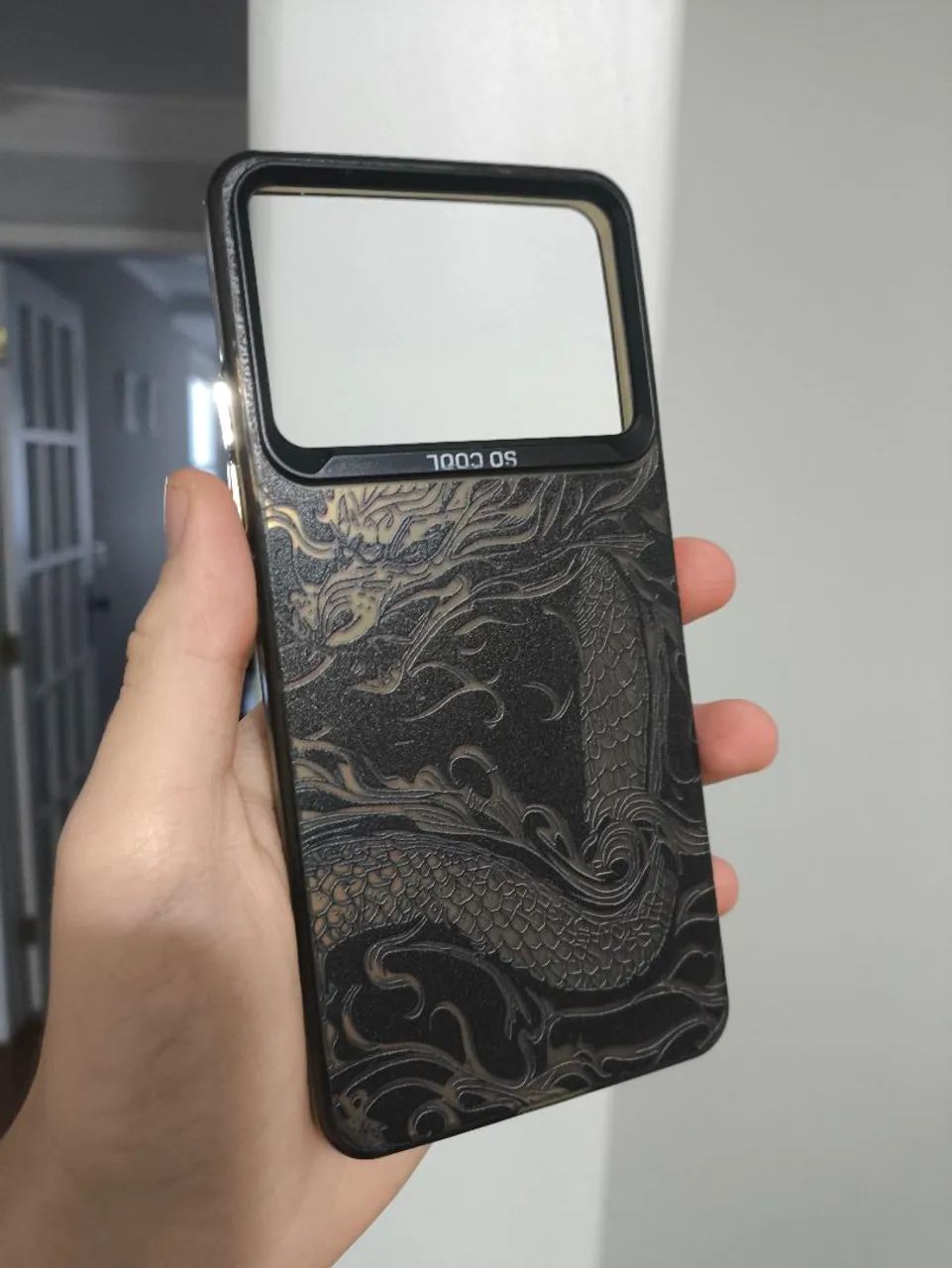 capinha poco x6 pro preta dragão dourado