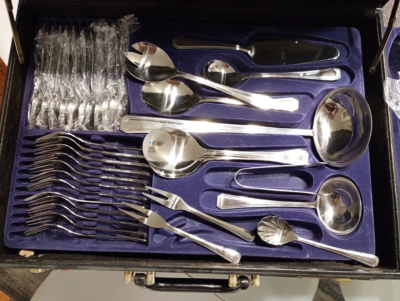 Faqueiro Requinte inox 72 peças pouco uso - Foto 4