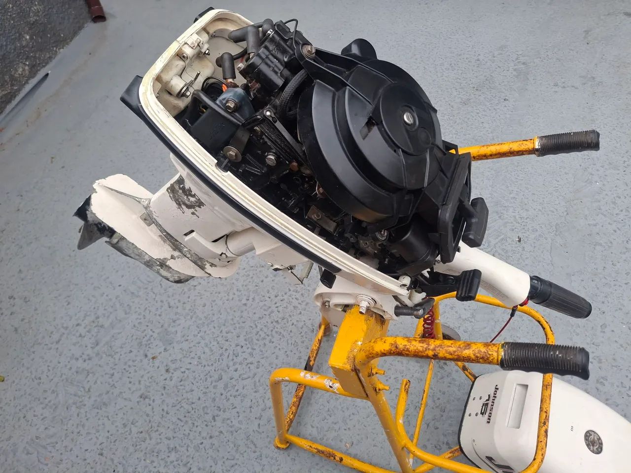 Motor Jhonson 15HP pra retirada de peças - Foto 4
