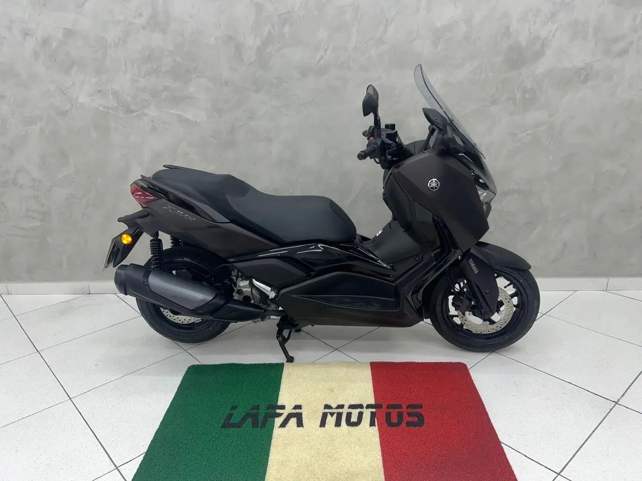 Xmax 300